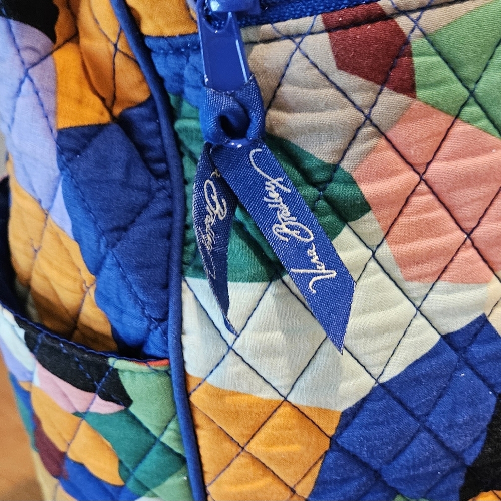 Hardly Used! VERA BRADLY - Multi Colored Quilted Backpack Bag- Multiple Comp. - Picture 5 of 6